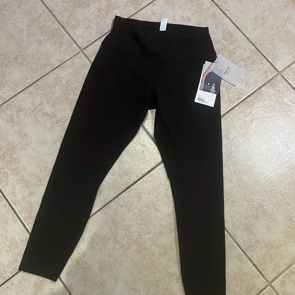 Send offer ❤️NWT LULUMEMON Wunder Train HR 25” contour fit ❤️